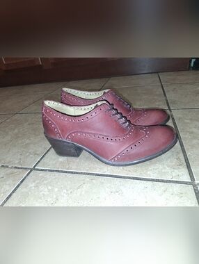 FRYE Women’s Burgundy Maggie Wingtip Heeled Ankle Oxfords